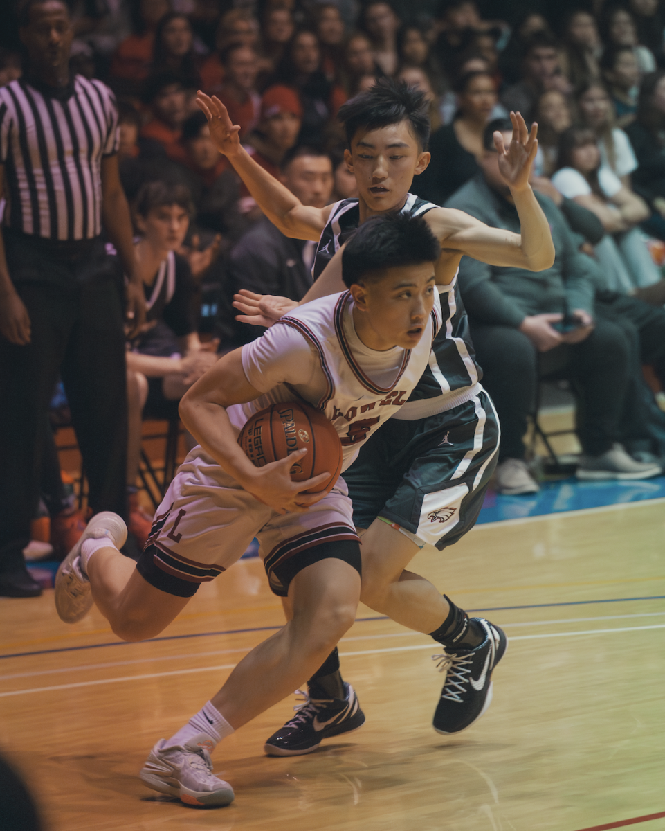 Sophomore Jett Tran (5) moves quickly past a defender.